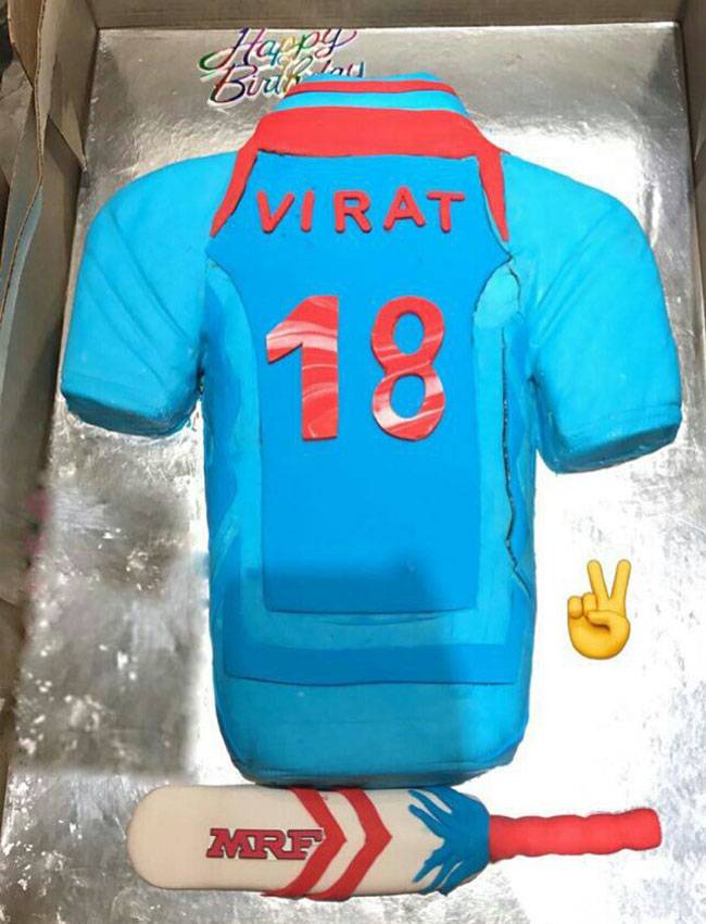 विराट कोहली ने 28वां बर्थडे अनुष्का संग किया सेलिब्रेट