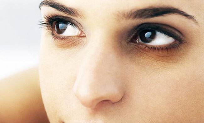 खूबसूरती में दीपिका-सोनम को पीछे छोड़ना हो तो अखरोट आजमाओ...