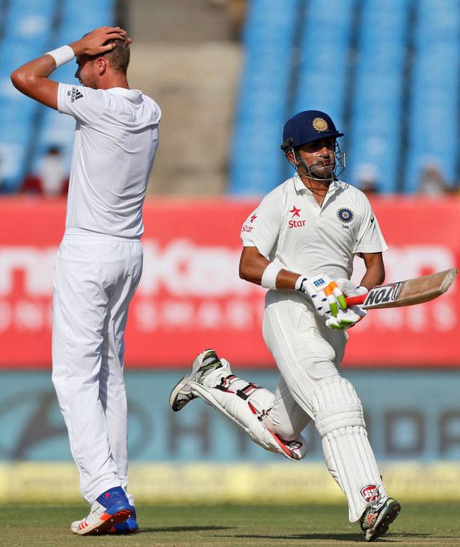 राजकोट में इंग्लैंड ने खड़ा किया रनों का पहाड़, भारत की भी सधी शुरुआत