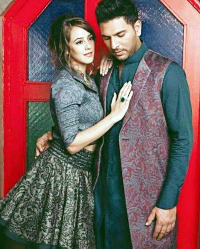 युवराज के नाम की मेहंदी से सजी हेजल की हथेलियां...