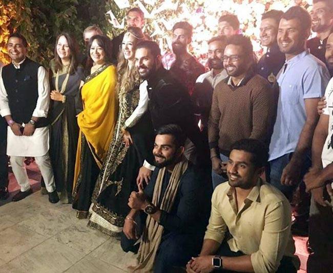 युवराज के नाम की मेहंदी से सजी हेजल की हथेलियां...