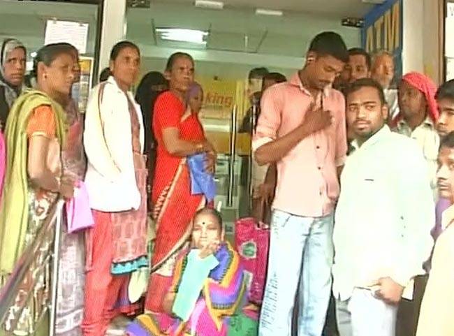 नए नोट के लिए कुछ भी करेगा...