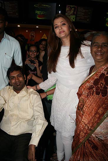 देखें ऐश्‍वर्या राय बच्‍चन की अनदेखी तस्‍वीरें