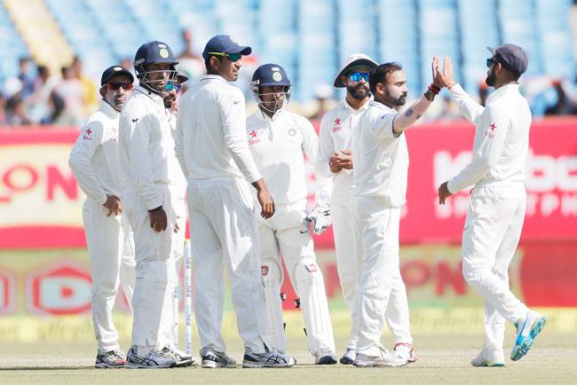 राजकोट टेस्ट मैच ड्रॉ, कप्तान कोहली ने फील्डरों को लताड़ा