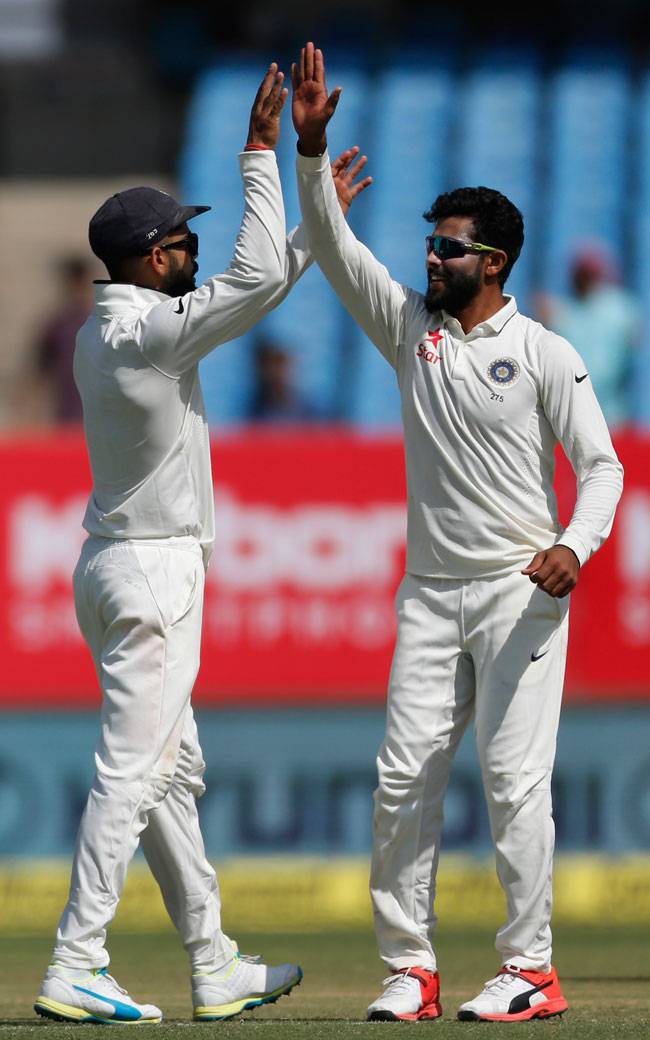 राजकोट में इंग्लैंड ने खड़ा किया रनों का पहाड़, भारत की भी सधी शुरुआत