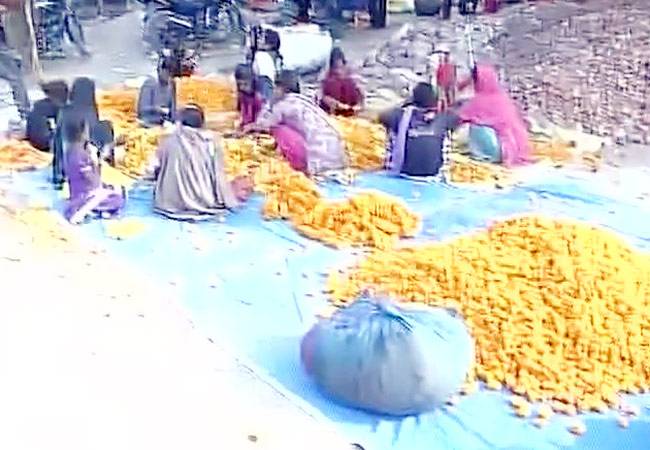 नए नोट लेने पर लगने लगी काली स्याही, बैंक-ATM पर लंबी लाइन जारी