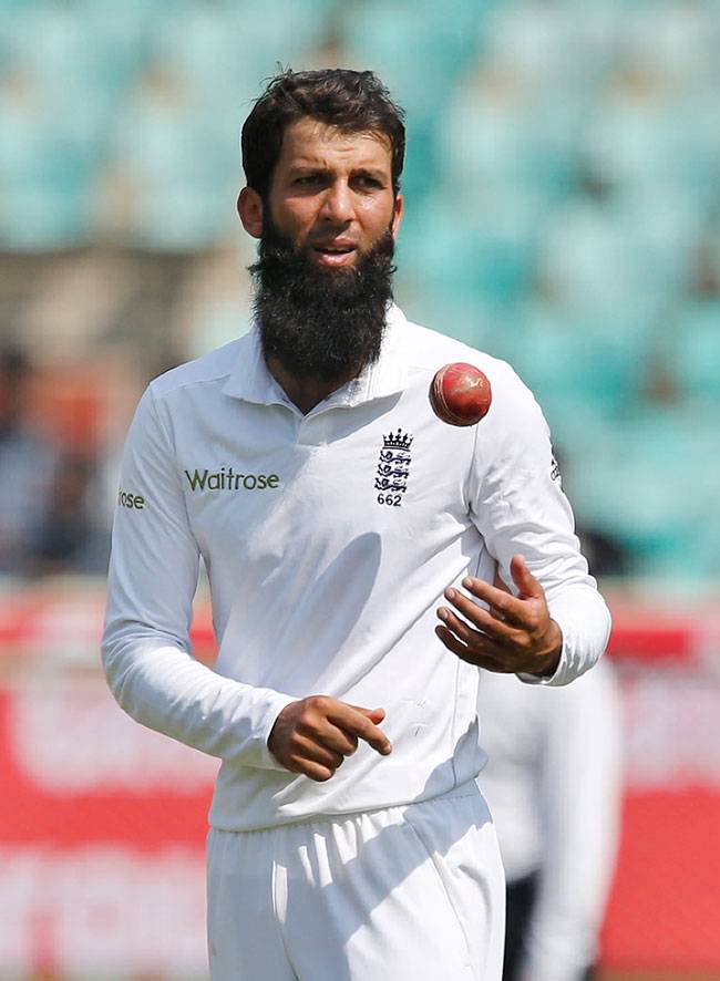 दूसरे टेस्ट मैच के दूसरे दिन इंग्लैंड की आधी टीम पवेलियन लौटी