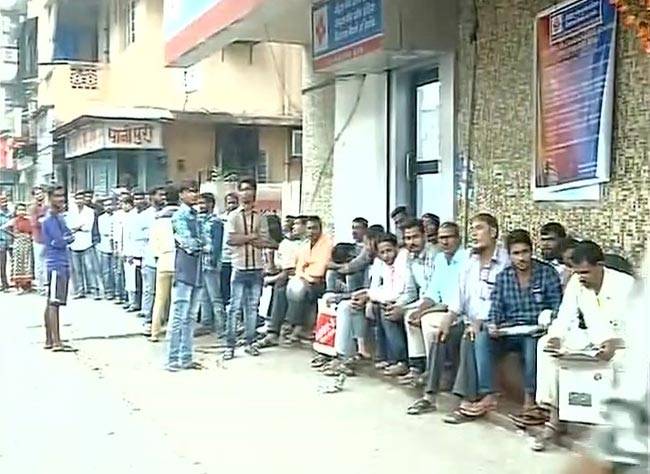 नए नोट के लिए कुछ भी करेगा...