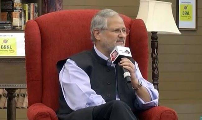 साहित्य आज तक: शायराना अंदाज में नजर आए नजीब जंग