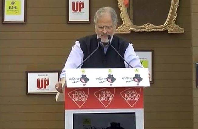 साहित्य आज तक: शायराना अंदाज में नजर आए नजीब जंग