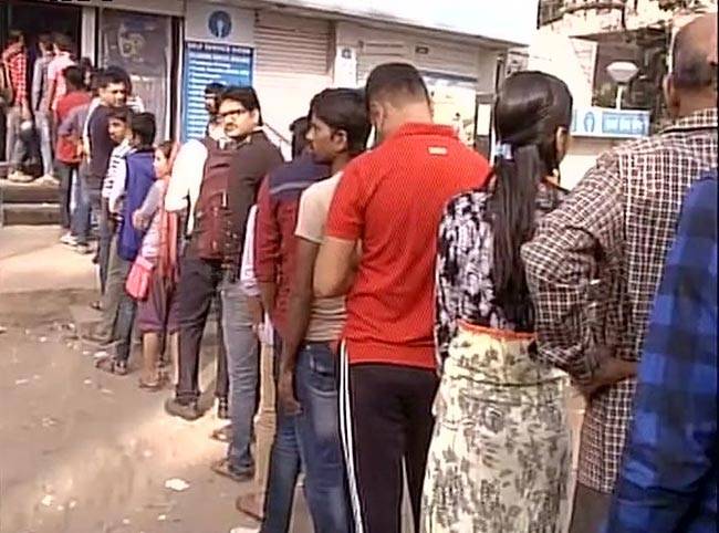 नए नोट के लिए कुछ भी करेगा...