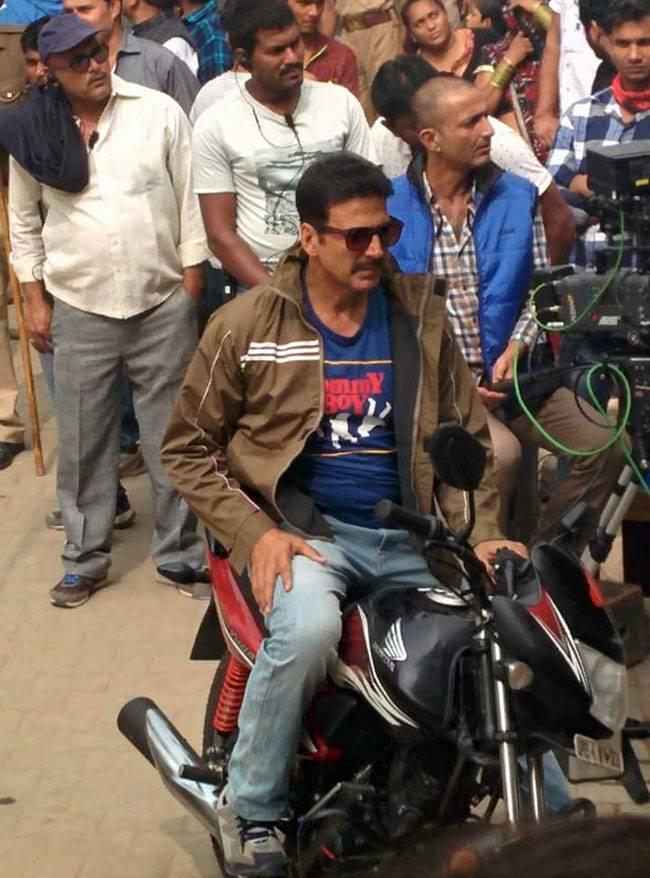 अक्षय ने शेयर की 'टॉयलेट' से सेल्फी