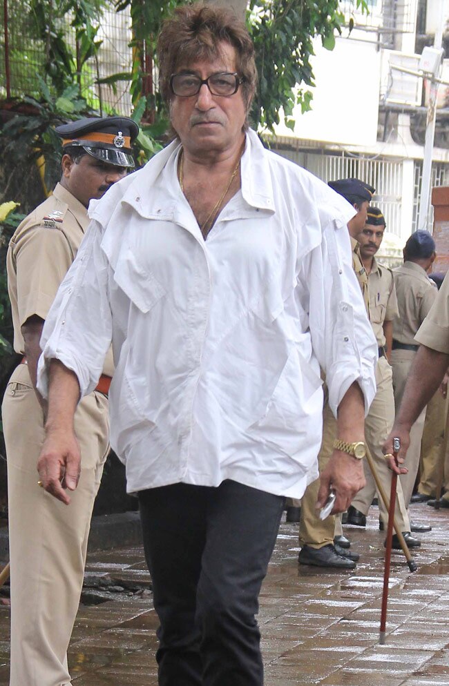 चोरों ने मल्ल‍िका शेरावत के अलावा इन सिलेब्रिटीज को भी नहीं बख्शा