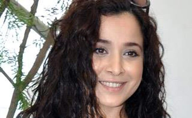 स्‍टाइलिश सिमोन सिंह  Happy Birthday