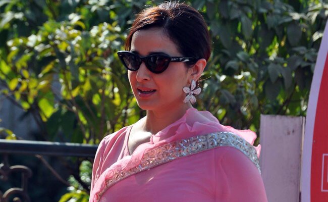 स्‍टाइलिश सिमोन सिंह  Happy Birthday