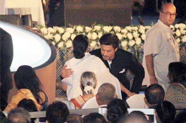 कोलकाता इंटरनेशनल फिल्म फेस्टिवल के लॉन्च पर अमिताभ बच्चन, शाहरुख और काजोल