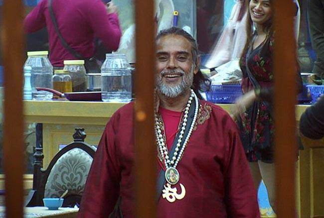 Bigg Boss 10: लोपा ने किया स्वामी ओम का मेकओवर