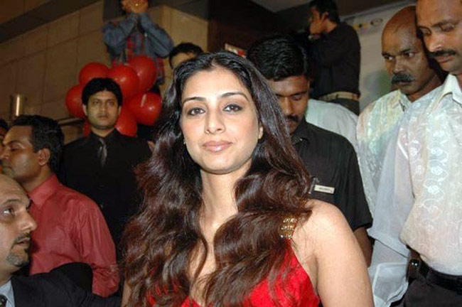 खूबसूरत अदाकारा तब्‍बू Happy Birthday...