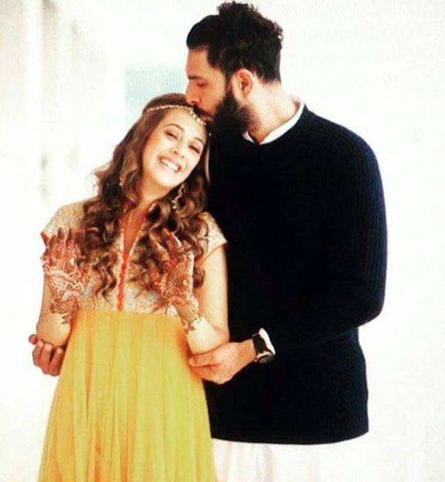 युवराज के नाम की मेहंदी से सजी हेजल की हथेलियां...