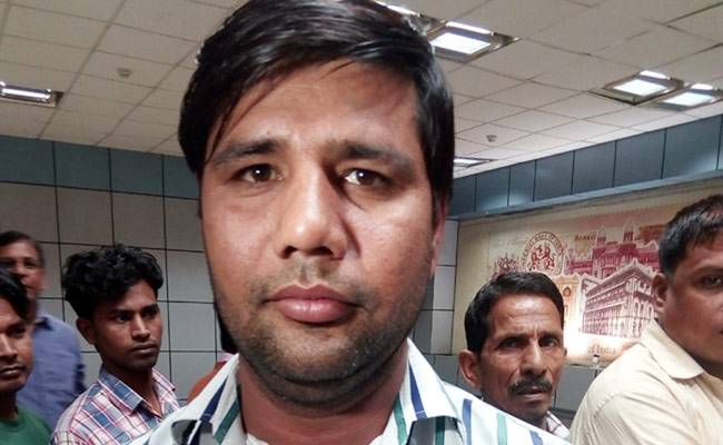 नए नोट लेने पर लगने लगी काली स्याही, बैंक-ATM पर लंबी लाइन जारी