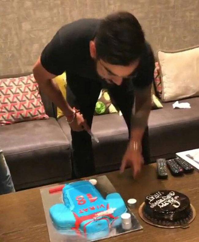 विराट कोहली ने 28वां बर्थडे अनुष्का संग किया सेलिब्रेट