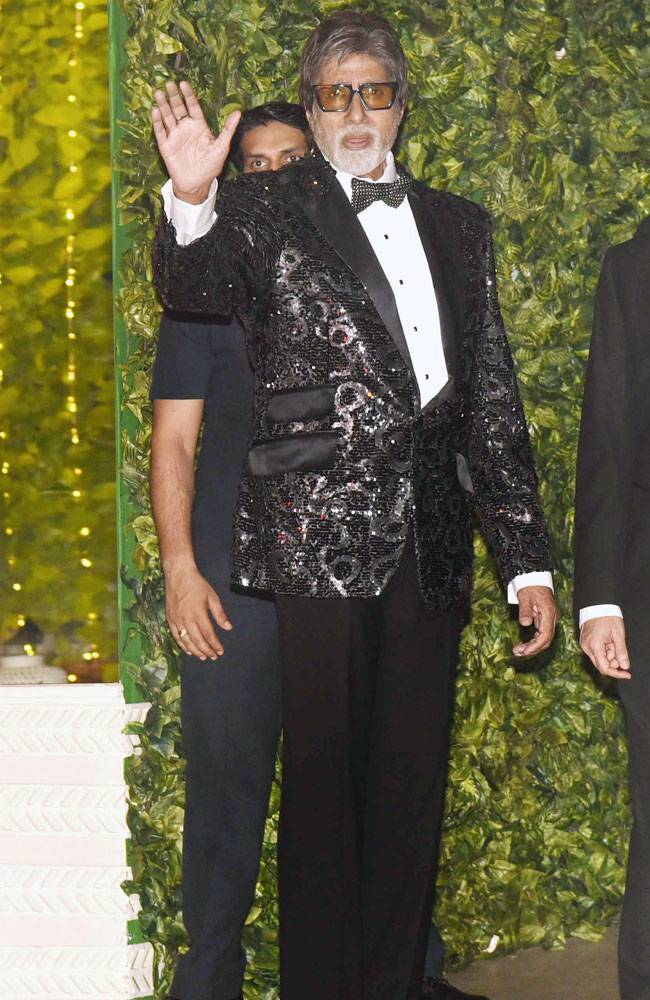 अंबानी की पार्टी में दीपिका-रणवीर, शाहरुख-आलिया से लेकर ऐश्वर्या तक कई हस्तियां शामिल