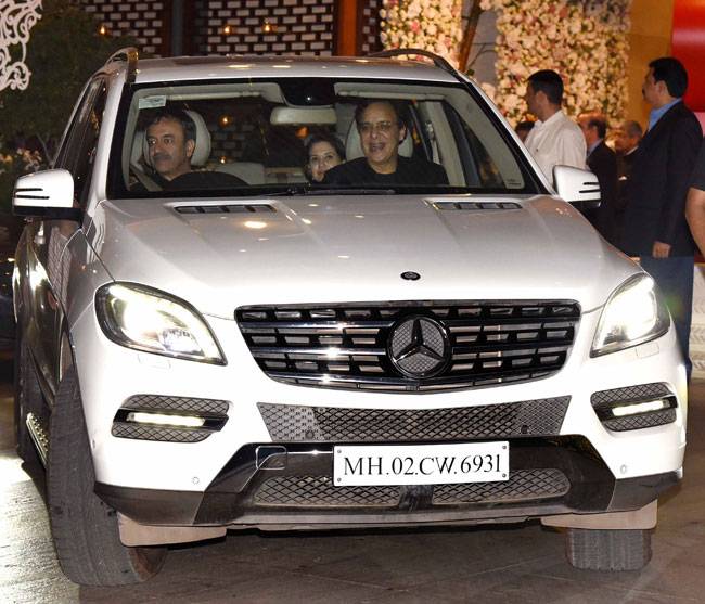 अंबानी की पार्टी में दीपिका-रणवीर, शाहरुख-आलिया से लेकर ऐश्वर्या तक कई हस्तियां शामिल