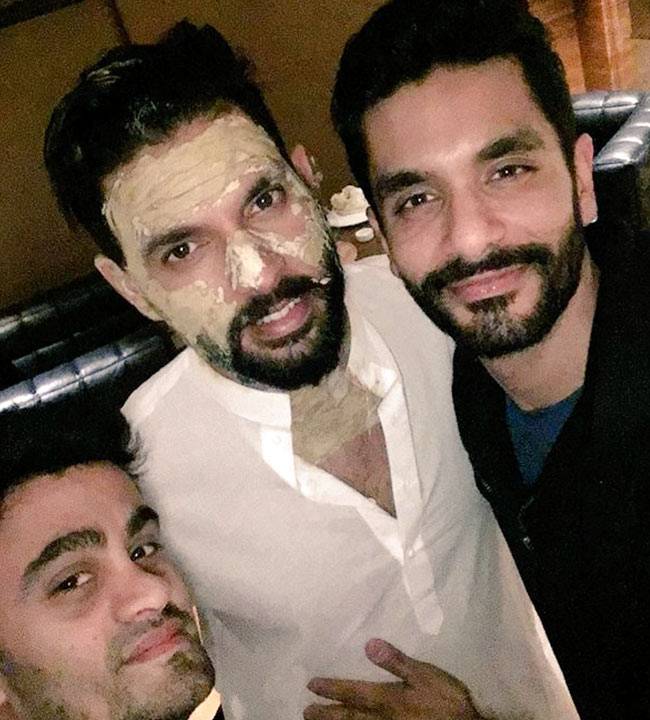 विराट कोहली से लेकर कुंबले तक, जानें कौन सी हस्तियां पहुंची युवी-हेजल की कॉकटेल पार्टी में