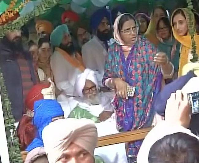 युवराज-हेजल ने गुरुद्वारे में लिए फेरे, देखें तस्वीरें