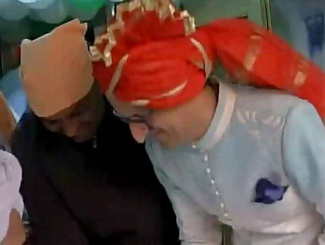 युवराज-हेजल ने गुरुद्वारे में लिए फेरे, देखें तस्वीरें