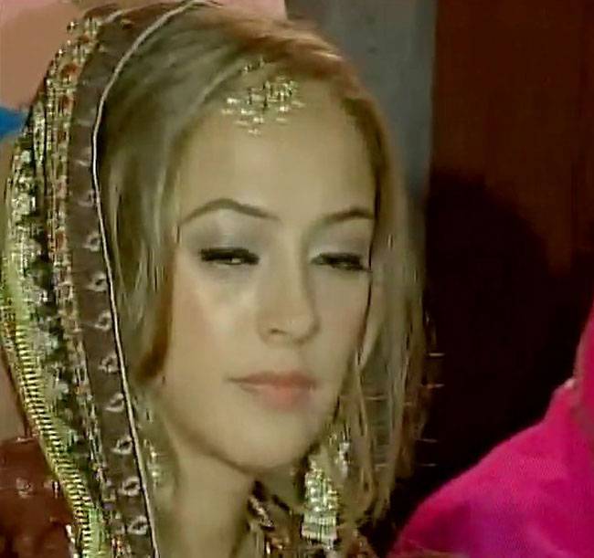 युवराज-हेजल ने गुरुद्वारे में लिए फेरे, देखें तस्वीरें