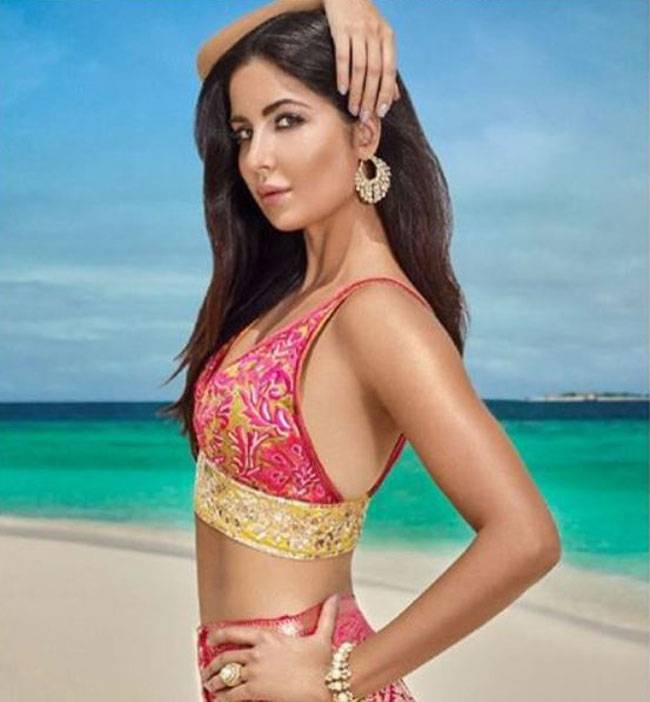 दुल्हन बनीं कटरीना, देखें फोटो