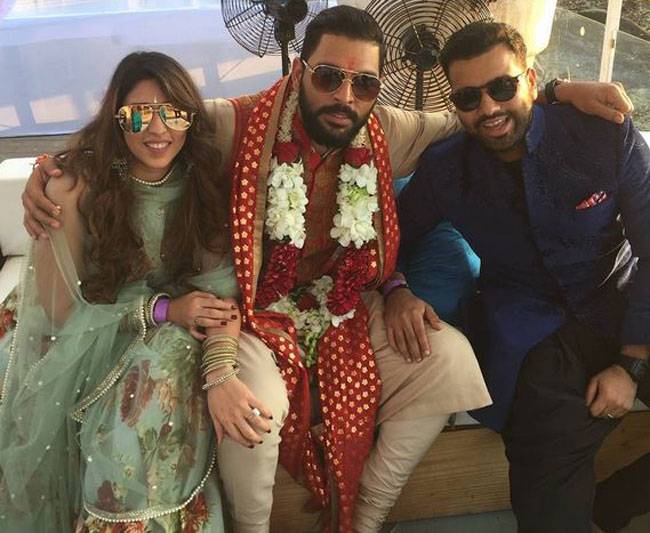 गोवा में सात जन्मों के बंधन में बंधे युवी-हेजल, देखें Beach Wedding की तस्वीरें