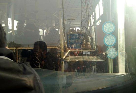 देखें तस्वीरें: दिल्ली पुलिस ने ऐसे मुक्त कराई हाईजैक की गई बस