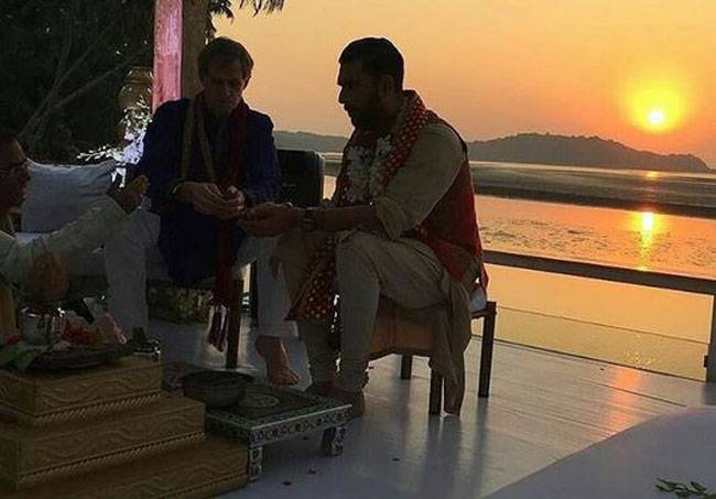 गोवा में सात जन्मों के बंधन में बंधे युवी-हेजल, देखें Beach Wedding की तस्वीरें