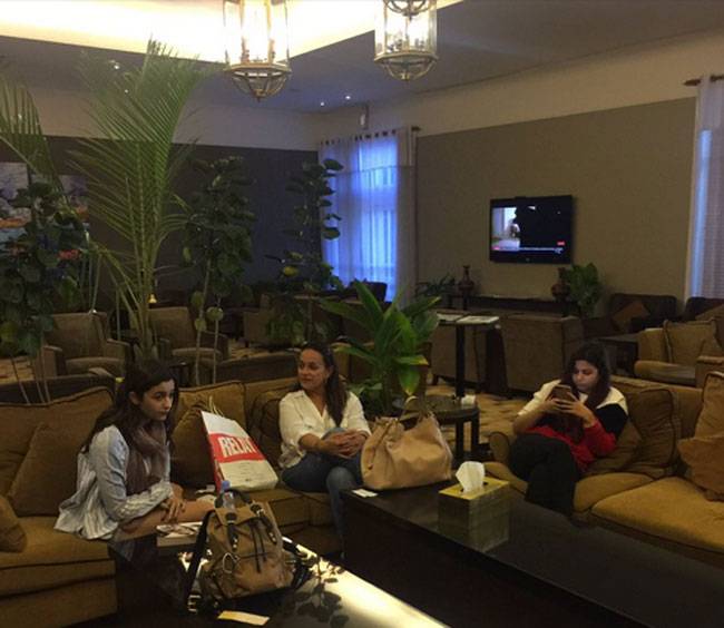 यहां छुटि्टयां मना रही हैं आलिया...