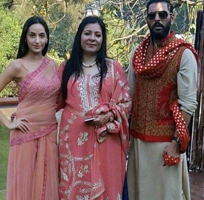 गोवा में सात जन्मों के बंधन में बंधे युवी-हेजल, देखें Beach Wedding की तस्वीरें