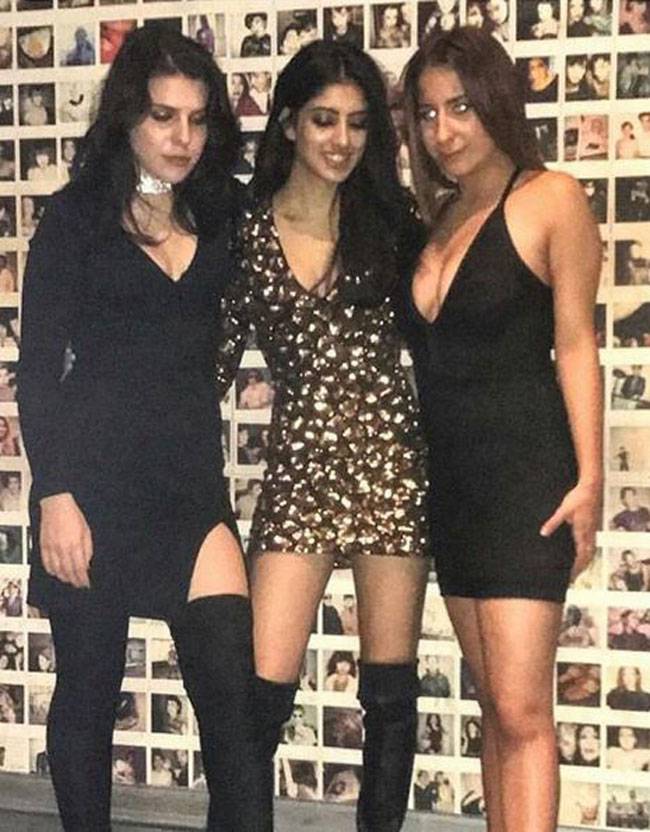 19वें बर्थ डे पर कुछ इस अंदाज में दिखीं नव्या...