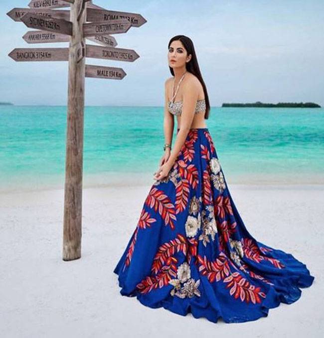 दुल्हन बनीं कटरीना, देखें फोटो