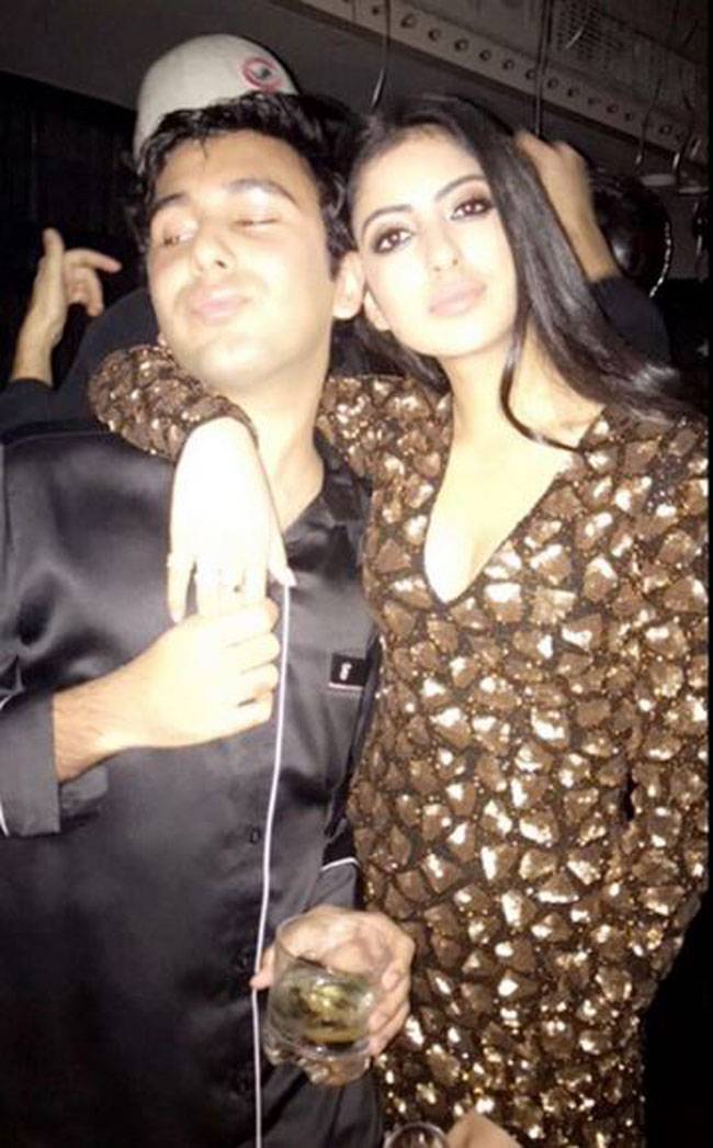 19वें बर्थ डे पर कुछ इस अंदाज में दिखीं नव्या...