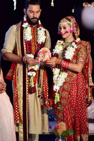 संगीत से रिसेप्शन तक ये हैं हेजल कीच के 7 स्पेशल लुक