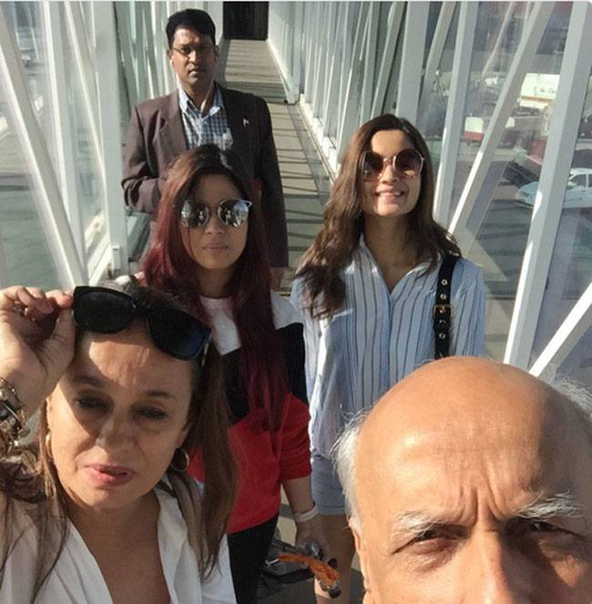 यहां छुटि्टयां मना रही हैं आलिया...