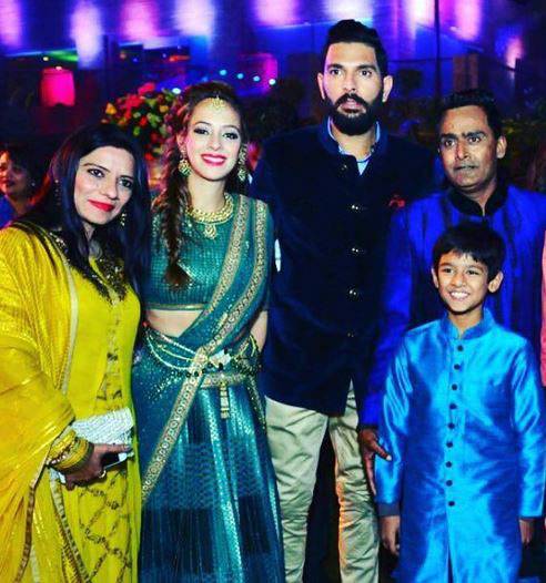 संगीत से रिसेप्शन तक ये हैं हेजल कीच के 7 स्पेशल लुक