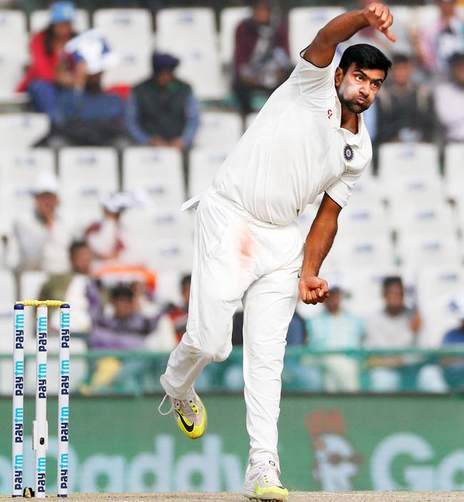 मुंबई में चला अश्विन का जादू, कपिल के रिकॉर्ड की बराबरी की