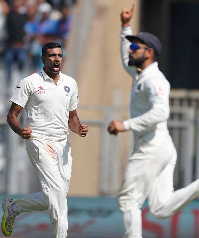 मुंबई टेस्ट में दिखा अश्विन का जलवा, झटके चार विकेट
