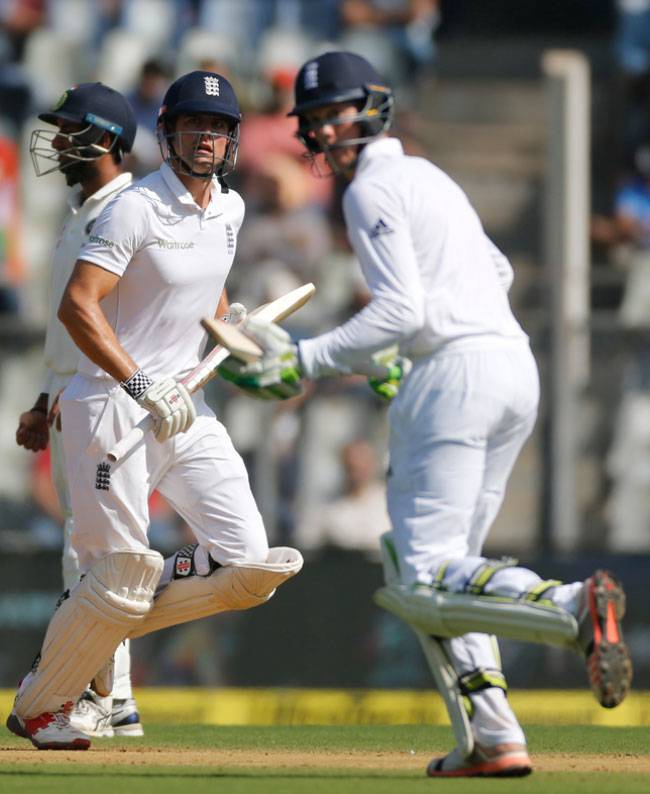 मुंबई टेस्ट में दिखा अश्विन का जलवा, झटके चार विकेट