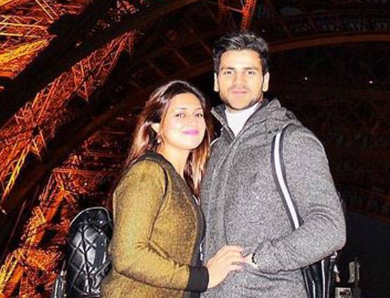 पेरिस में हनीमून मना रही हैं दिव्यांका, देखें तस्वीरें