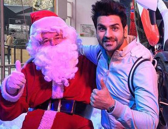 पेरिस में हनीमून मना रही हैं दिव्यांका, देखें तस्वीरें