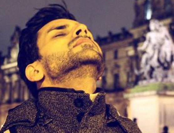 पेरिस में हनीमून मना रही हैं दिव्यांका, देखें तस्वीरें