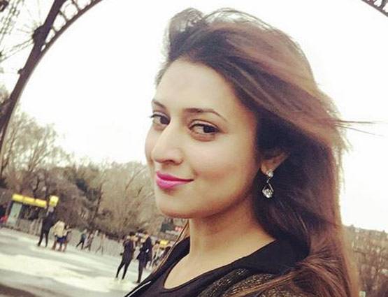 पेरिस में हनीमून मना रही हैं दिव्यांका, देखें तस्वीरें